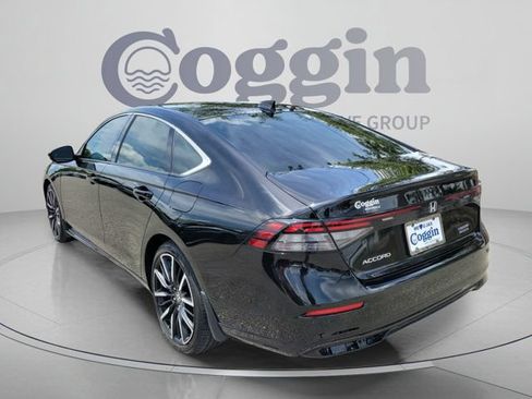 Used 2023 Honda Accord Touring image 2