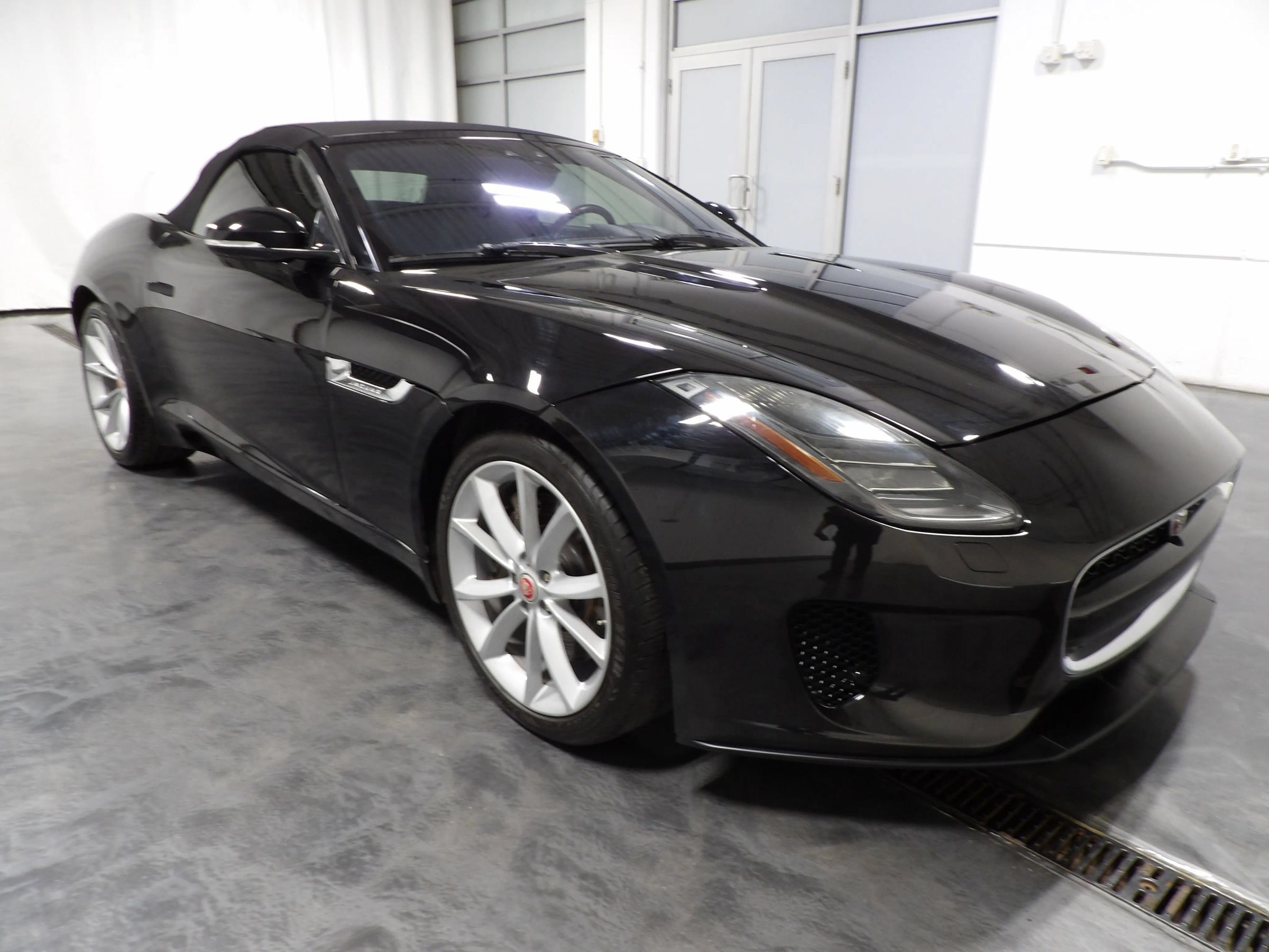 Used 2020 Jaguar F-TYPE Convertible RWD image 8