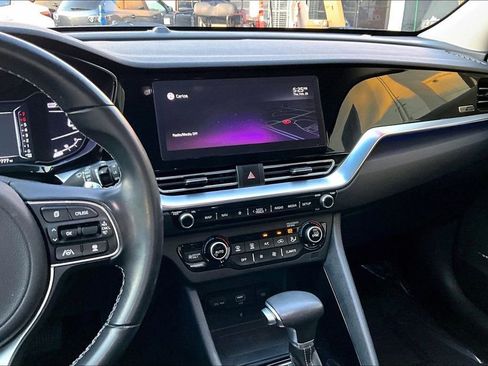 Used 2022 Kia Niro Touring Special Edition image 10