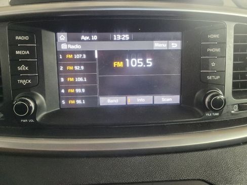 Used 2020 Kia Sorento LX image 25