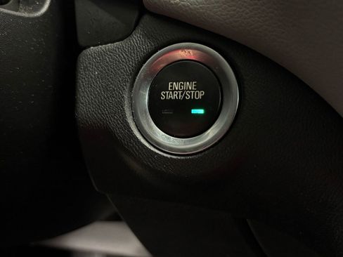 Used 2022 Chevrolet Equinox LS w/ LS Convenience Package FWD image 25