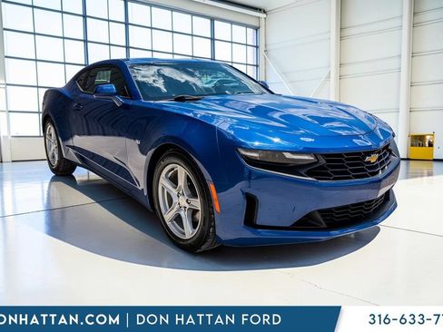 Used 2019 Chevrolet Camaro LT RWD image 31