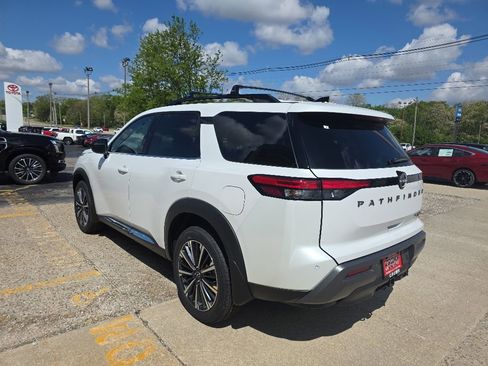 New 2026 Nissan Pathfinder Platinum AWD/4WD image 9