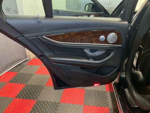 Used 2017 Mercedes-Benz E 300 4MATIC image 10