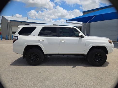 Used 2020 Toyota 4Runner SR5 Premium w/ Moonroof Package RWD image 2