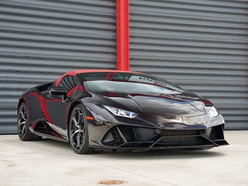 Used 2020 Lamborghini Huracan EVO image 22