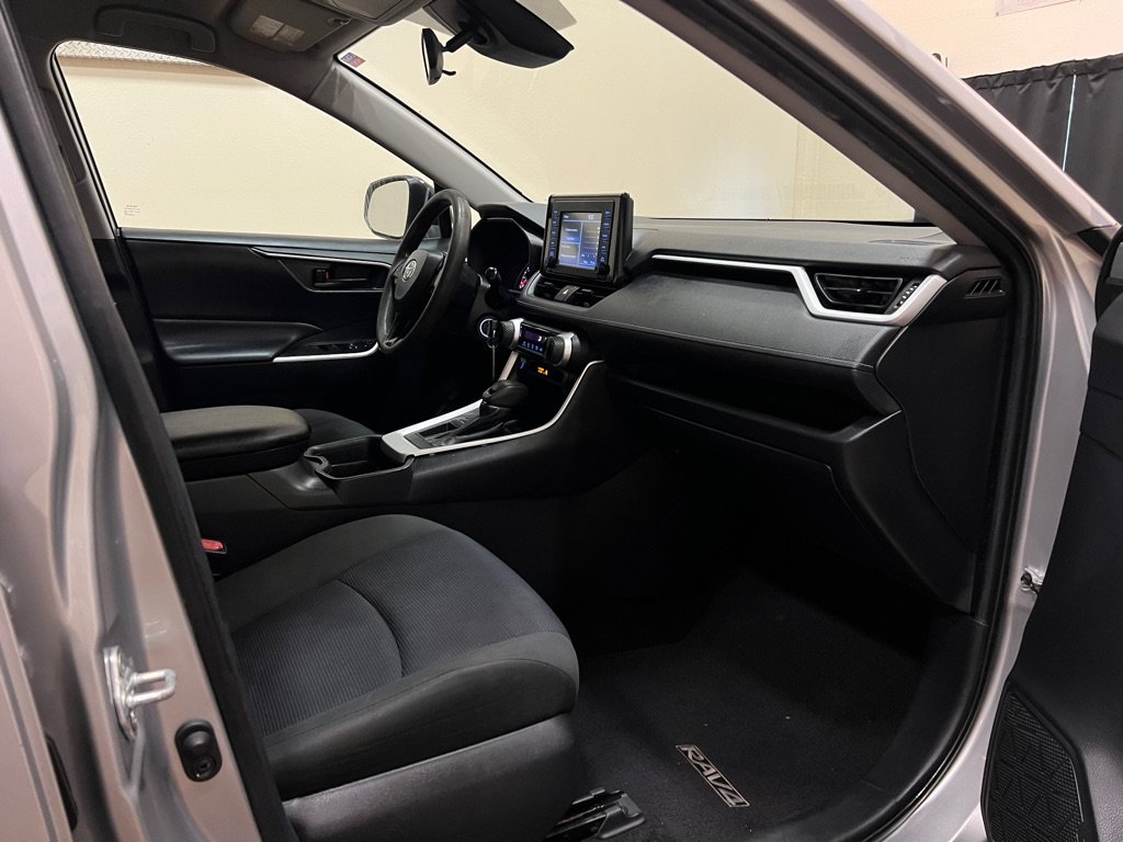 Used 2019 Toyota RAV4 LE FWD image 25