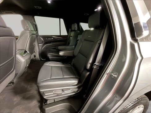 Used 2024 Cadillac Escalade Luxury w/ LPO, Floor Liner Package AWD/4WD image 22