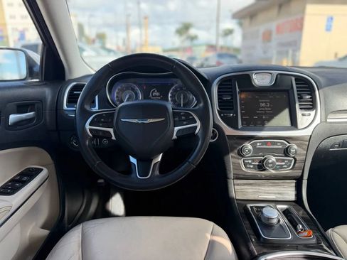 Used 2016 Chrysler 300 Limited image 32