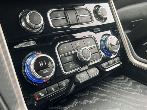 Used 2024 GMC Yukon XL Denali image 18