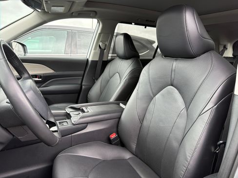 Used 2024 Toyota Grand Highlander AWD Hybrid image 10