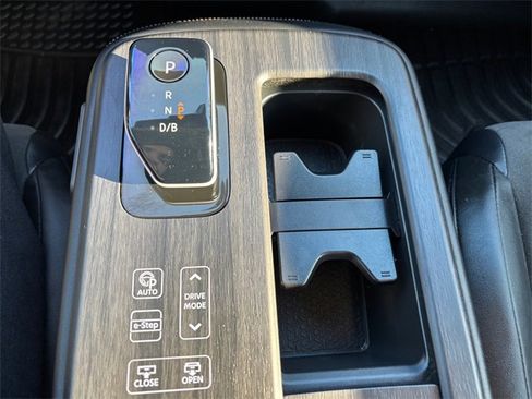 Used 2023 Nissan Ariya FWD image 26