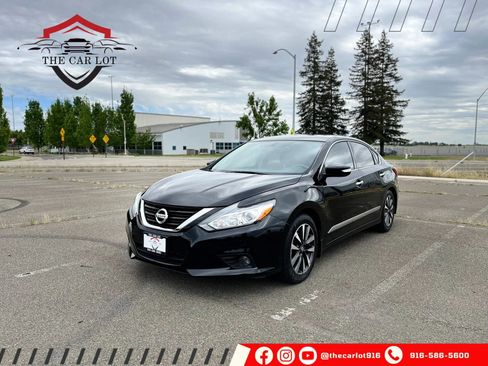 Used 2016 Nissan Altima 2.5 SV w/ Convenience Package image 1