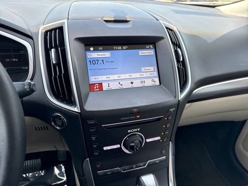 Used 2016 Ford Edge Titanium w/ Technology Package FWD image 18