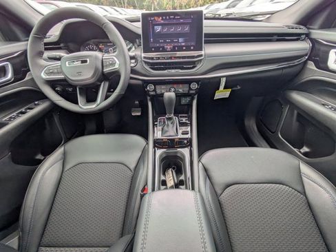 New 2026 Jeep Compass Latitude image 13