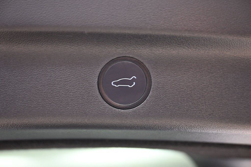 Used 2021 Tesla Model Y Long Range AWD/4WD image 16