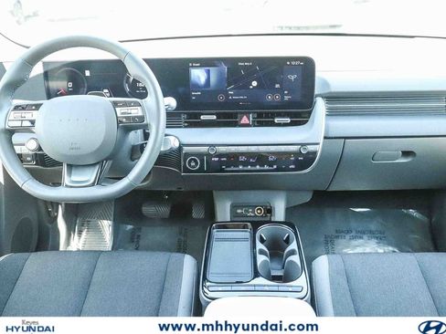 Certified 2025 Hyundai Ioniq 5 SE RWD image 10