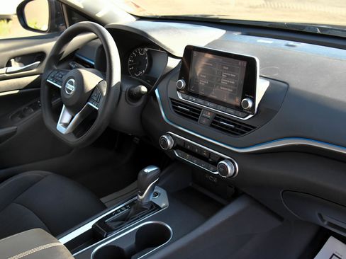 Used 2022 Nissan Altima 2.5 SV image 41