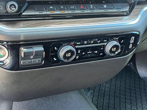Used 2022 Chevrolet Silverado 1500 LT AWD/4WD image 25