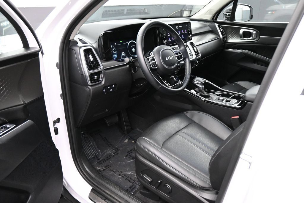 Used 2023 Kia Sorento SX FWD image 2