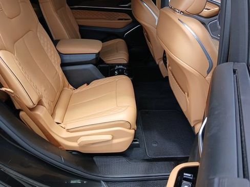 Used 2023 Jeep Grand Cherokee L Summit w/ Luxury Tech Group V AWD/4WD image 33