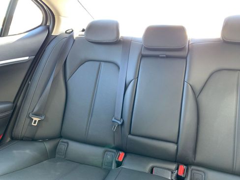 Used 2025 Genesis G70 2.5T image 39