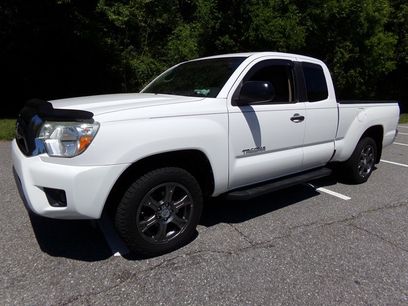 Used 2013 Toyota Tacoma 2WD Access Cab w/ SR5 Pkg