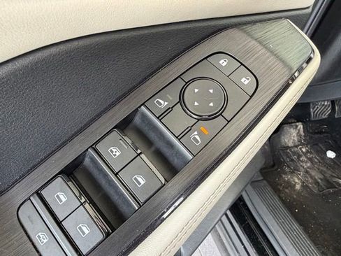 Used 2024 Nissan Rogue SV AWD/4WD image 12