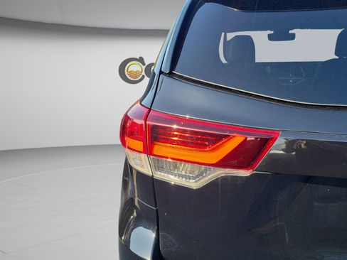 Used 2019 Toyota Highlander SE AWD/4WD image 24