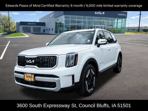 Used 2024 Kia Telluride EX w/ EX Captain's Chair Package AWD/4WD image 3