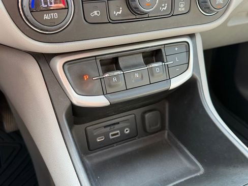 Used 2022 GMC Terrain SLT image 22