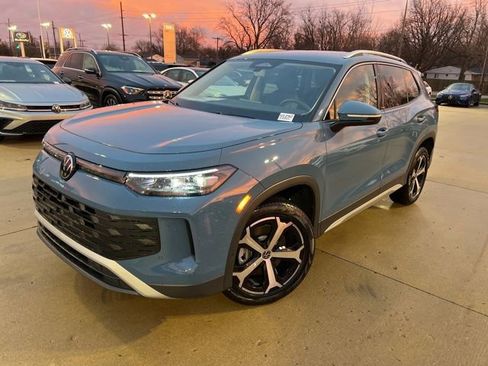 New 2026 Volkswagen Tiguan SE image 3