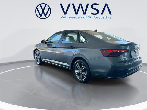 Certified 2024 Volkswagen Jetta SE w/ Panoramic Sunroof Package image 5