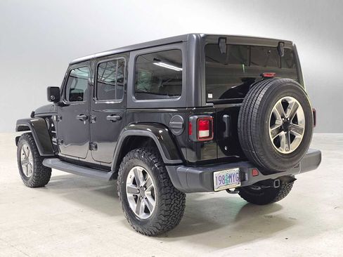 Used 2019 Jeep Wrangler Unlimited Sahara image 5