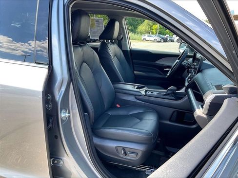 Used 2025 Toyota Grand Highlander AWD Hybrid image 11