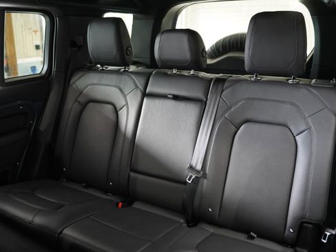 Used 2024 Land Rover Defender 110 S image 31