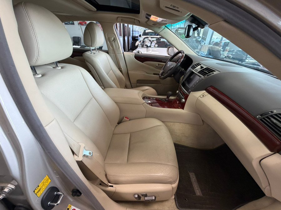 Used 2011 Lexus LS 460 w/ Comfort Pkg RWD image 37