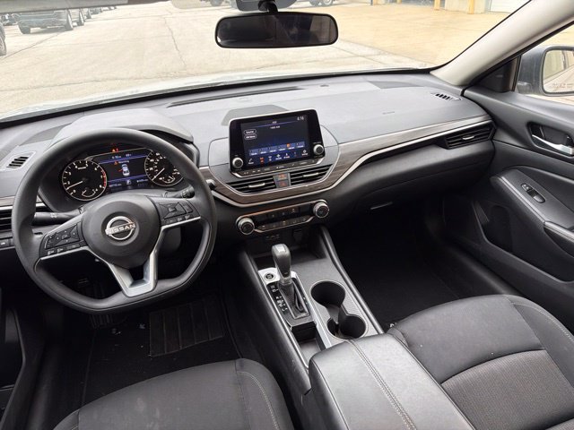 Used 2025 Nissan Altima 2.5 SV FWD image 18