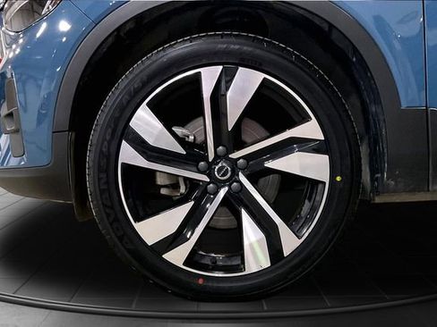 Certified 2023 Volvo XC40 B5 Plus image 10