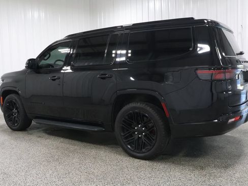 Used 2022 Jeep Wagoneer Series III AWD/4WD image 4