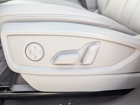 Used 2022 Audi Q5 2.0T Premium image 16