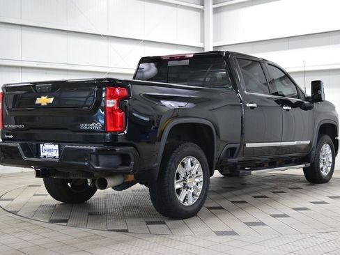 Used 2024 Chevrolet Silverado 2500 High Country w/ High Country Premium Package AWD/4WD image 8