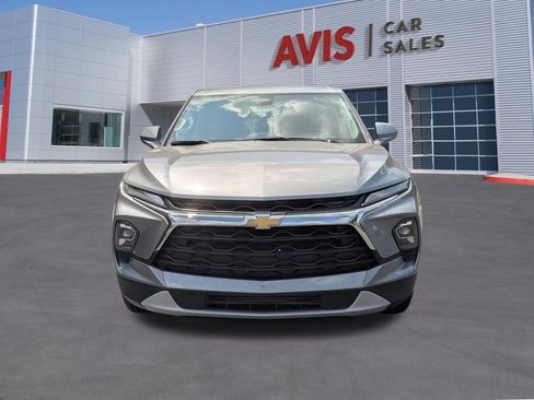 Used 2025 Chevrolet Blazer LT FWD image 2