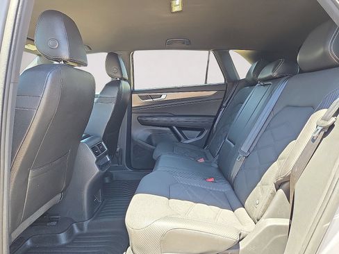Used 2024 Volkswagen Atlas Cross Sport SE FWD image 15