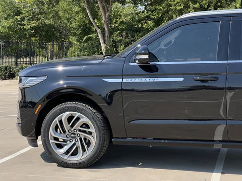 New 2025 Lincoln Navigator L Reserve image 5