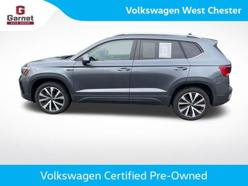 Used 2024 Volkswagen Taos SE FWD image 2
