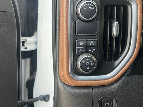 Used 2020 Chevrolet Silverado 1500 High Country w/ Technology Package image 27