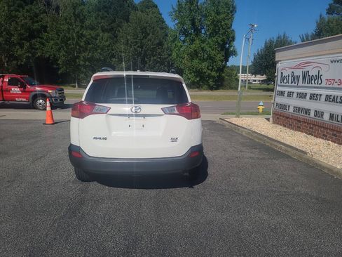Used 2015 Toyota RAV4 XLE AWD/4WD image 6