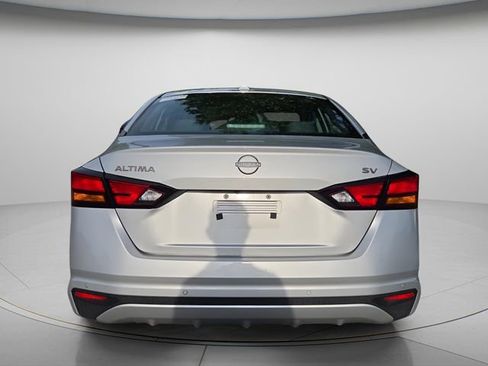 Used 2024 Nissan Altima 2.5 SV FWD image 5