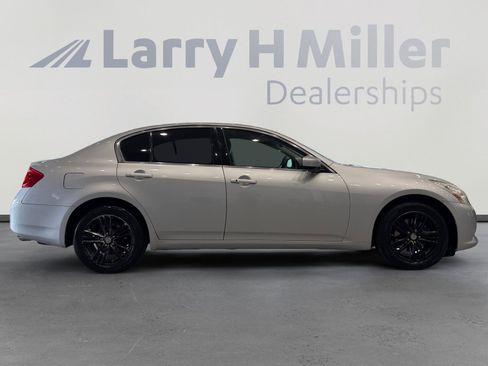 Used 2011 INFINITI G25 x w/ Moonroof Pkg AWD/4WD image 6